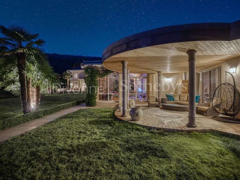 Propriété Divonne-les-Bains - 8 chambres - 1094m²