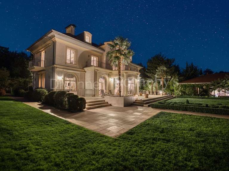 Propriété Divonne-les-Bains - 8 chambres - 1094m²