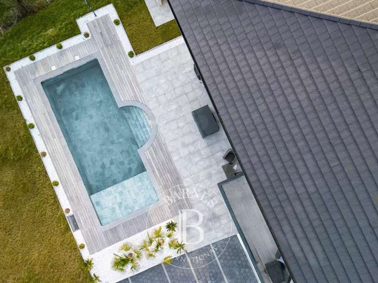 Villa Divonne-les-Bains - 4 chambres - 258m²