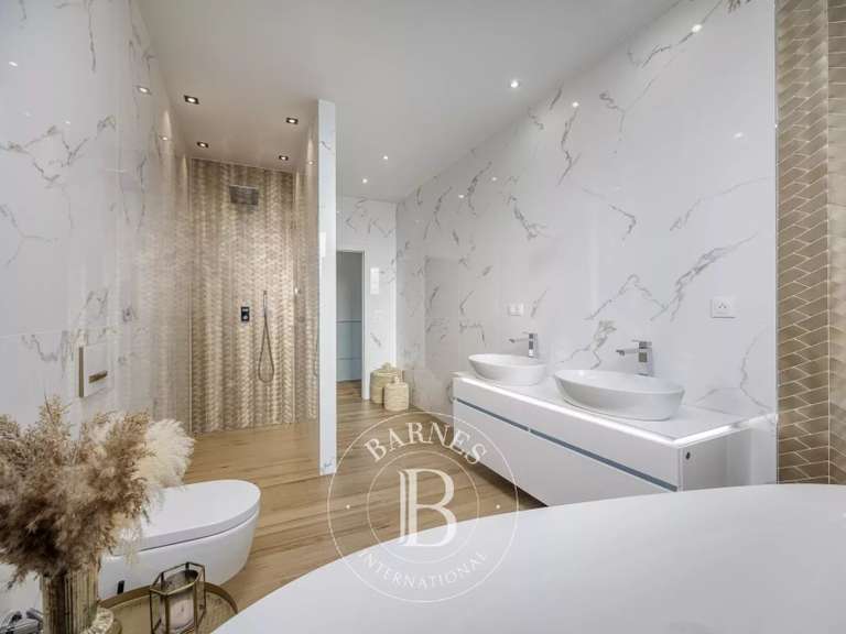 Villa Divonne-les-Bains - 4 chambres - 258m²