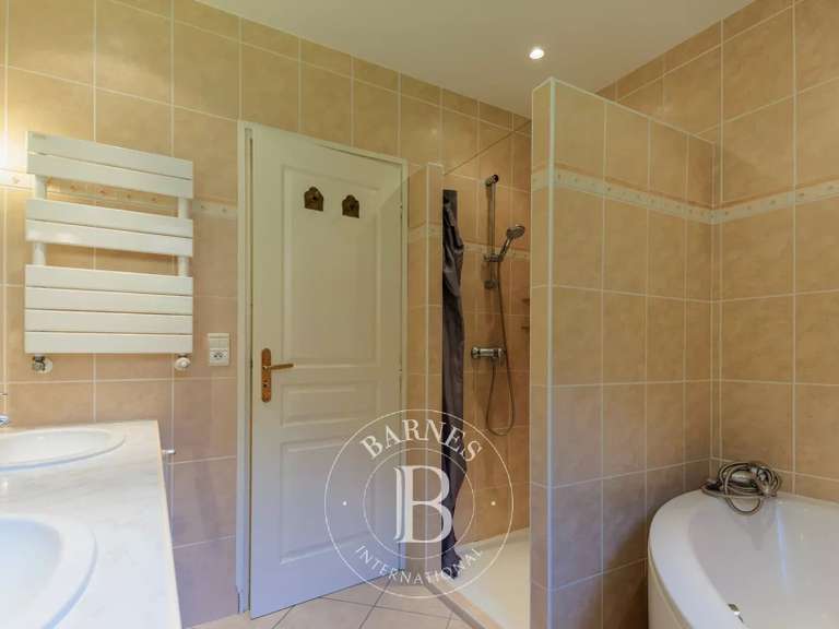 Villa Divonne-les-Bains - 6 chambres - 216m²