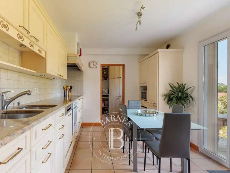 Villa Divonne-les-Bains - 6 chambres - 216m²