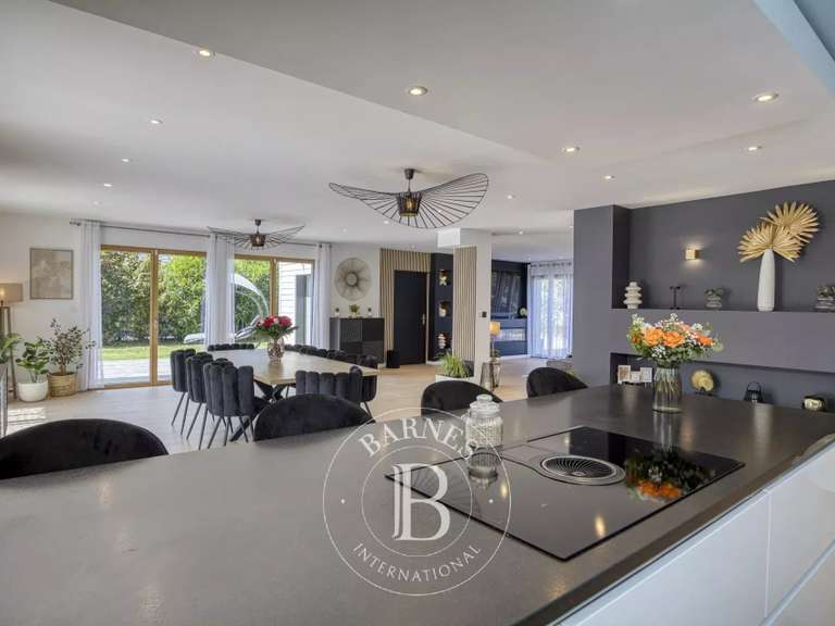 Villa Divonne-les-Bains - 4 chambres - 227m²