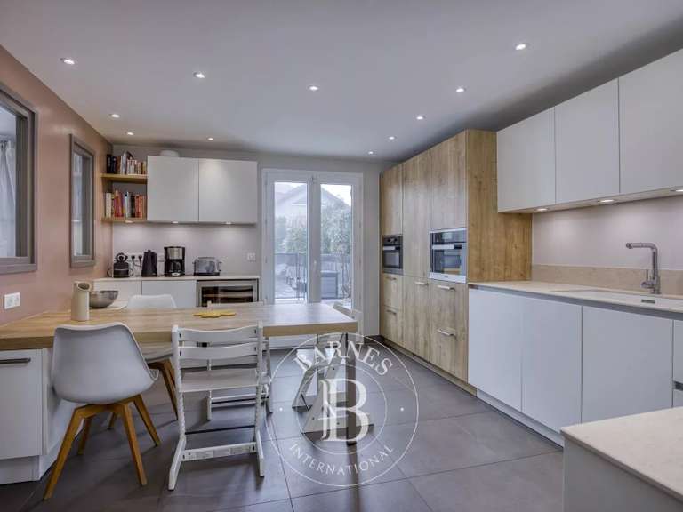 Villa Divonne-les-Bains - 5 chambres - 182m²