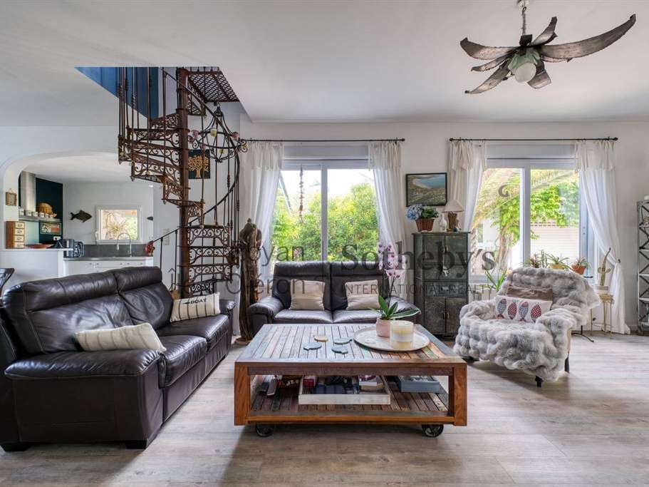 Maison Domino