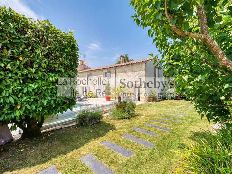 House Dompierre-sur-Mer - 5 bedrooms - 283m²