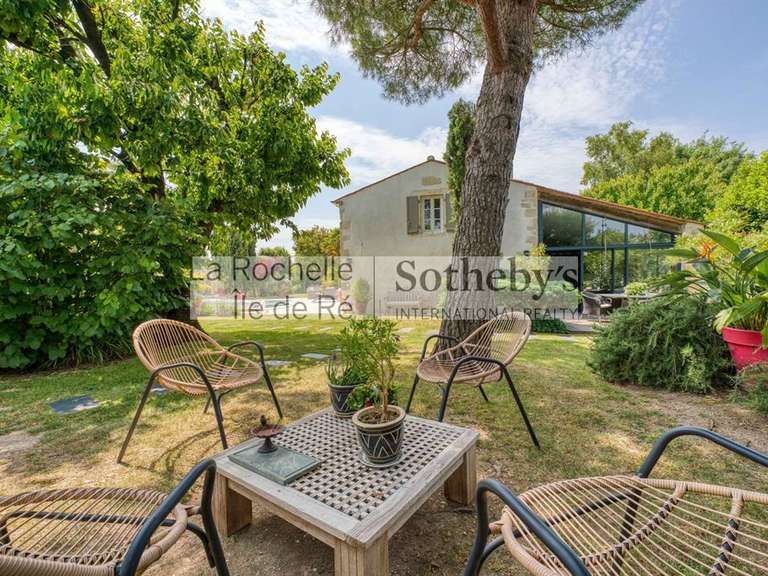 House Dompierre-sur-Mer - 5 bedrooms - 283m²