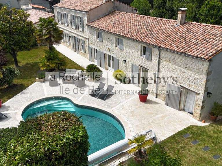 House Dompierre-sur-Mer - 5 bedrooms - 283m²