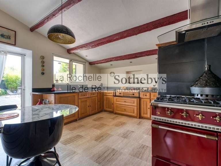 House Dompierre-sur-Mer - 5 bedrooms - 283m²