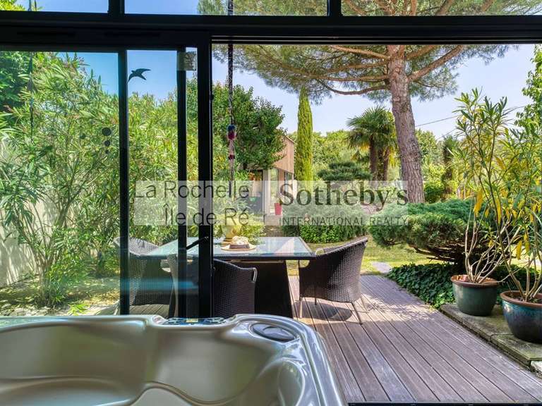House Dompierre-sur-Mer - 5 bedrooms - 283m²