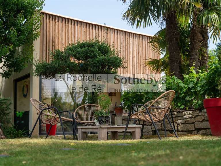 House Dompierre-sur-Mer - 5 bedrooms - 283m²