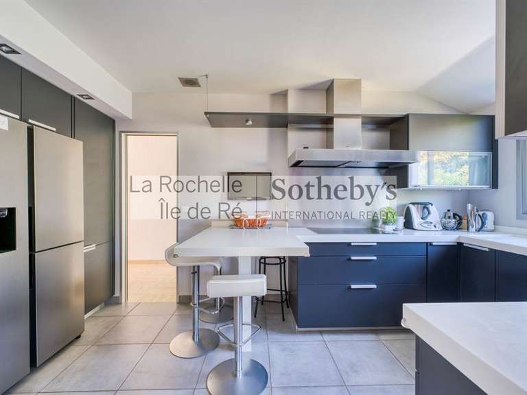 Maison Dompierre-sur-Mer - 5 chambres - 200m²