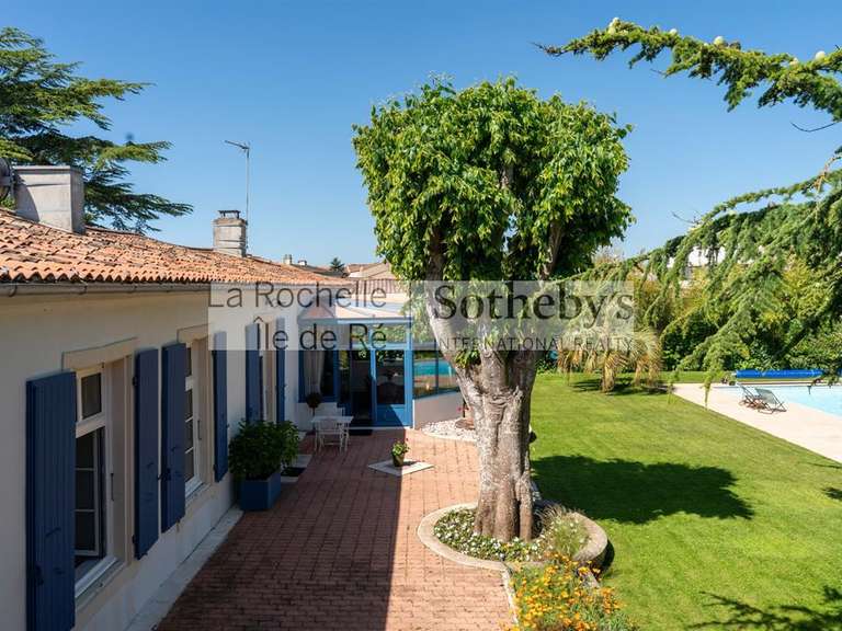 Maison Dompierre-sur-Mer - 5 chambres - 310m²