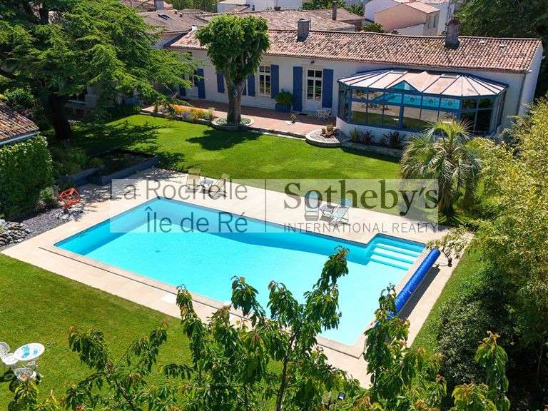 Maison Dompierre-sur-Mer - 5 chambres - 310m²