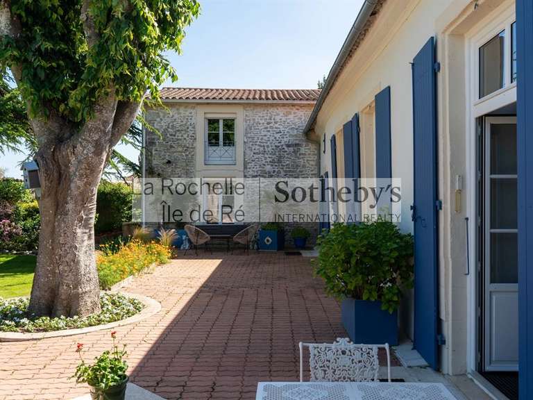Maison Dompierre-sur-Mer - 5 chambres - 310m²