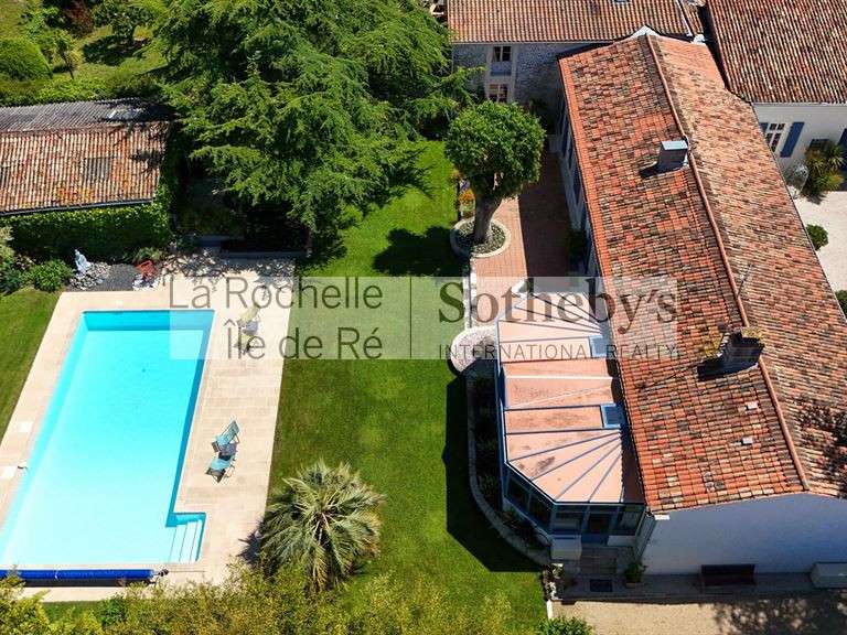 Maison Dompierre-sur-Mer - 5 chambres - 310m²
