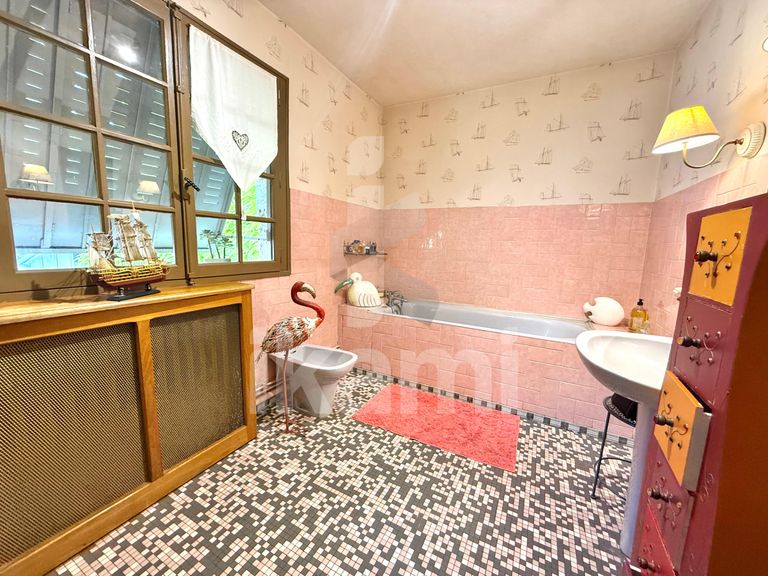Maison Doucier - 6 chambres - 329m²