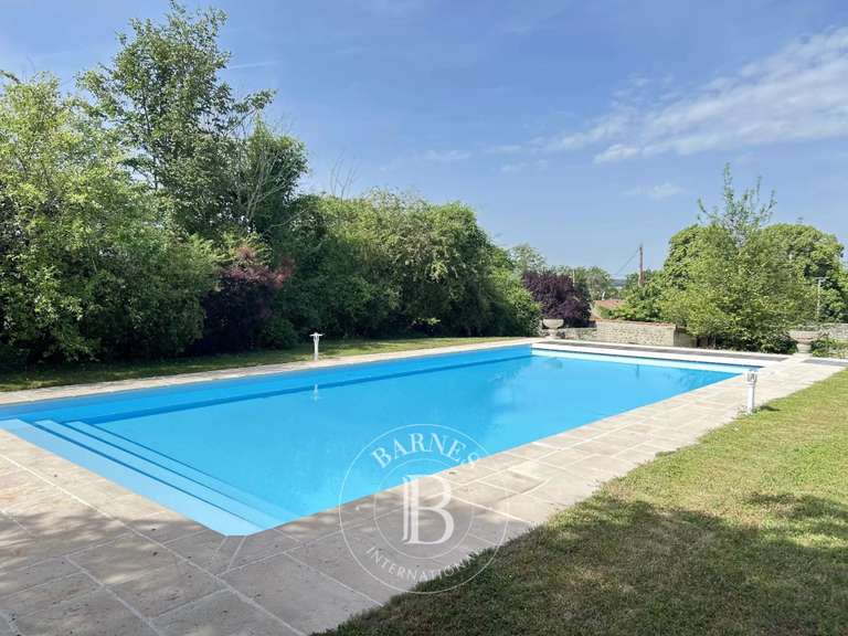 Propriété Doué-en-Anjou - 6 chambres - 960m²