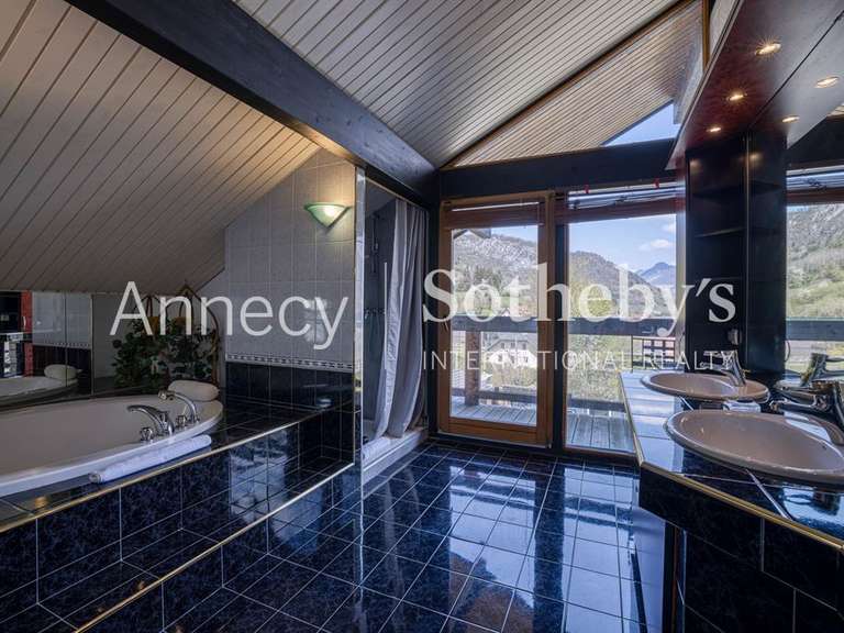 House Doussard - 4 bedrooms - 235m²