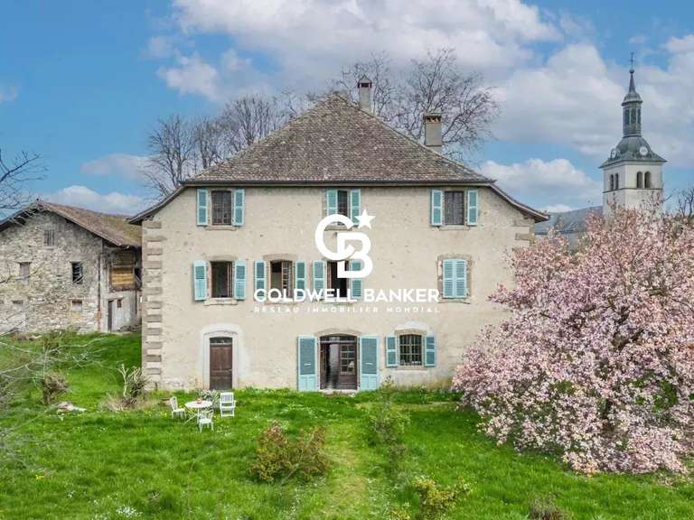 Maison Douvaine - 1121m²