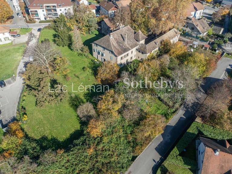 Maison Douvaine - 1131m²