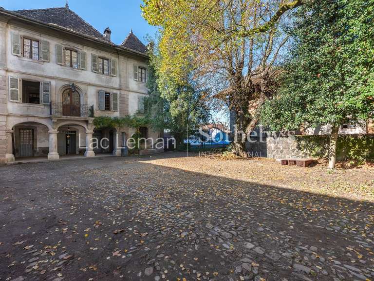 Maison Douvaine - 1131m²