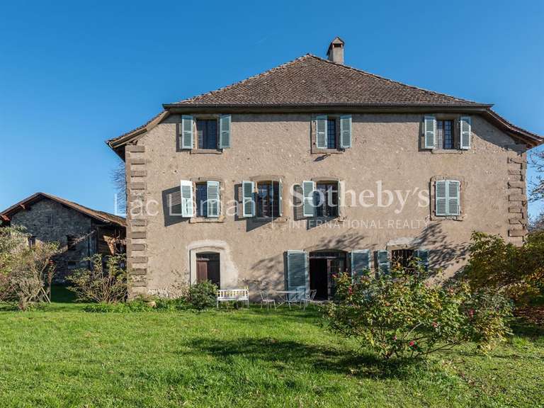 Maison Douvaine - 1131m²