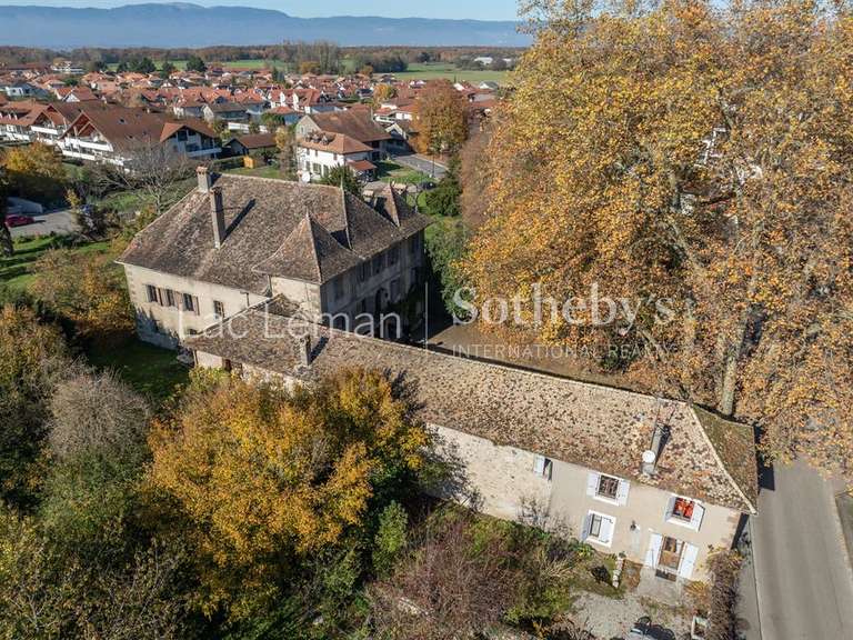 Maison Douvaine - 1131m²