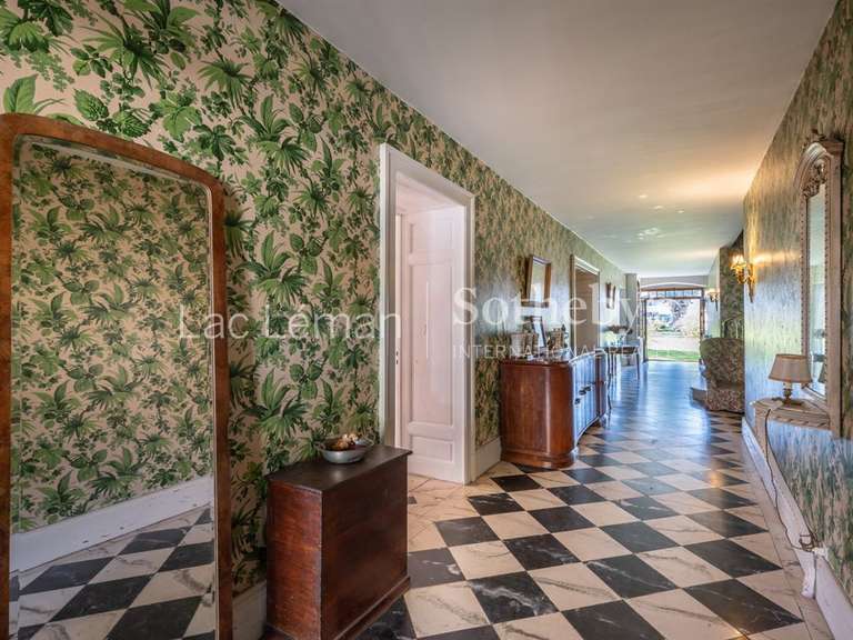 Maison Douvaine - 1131m²