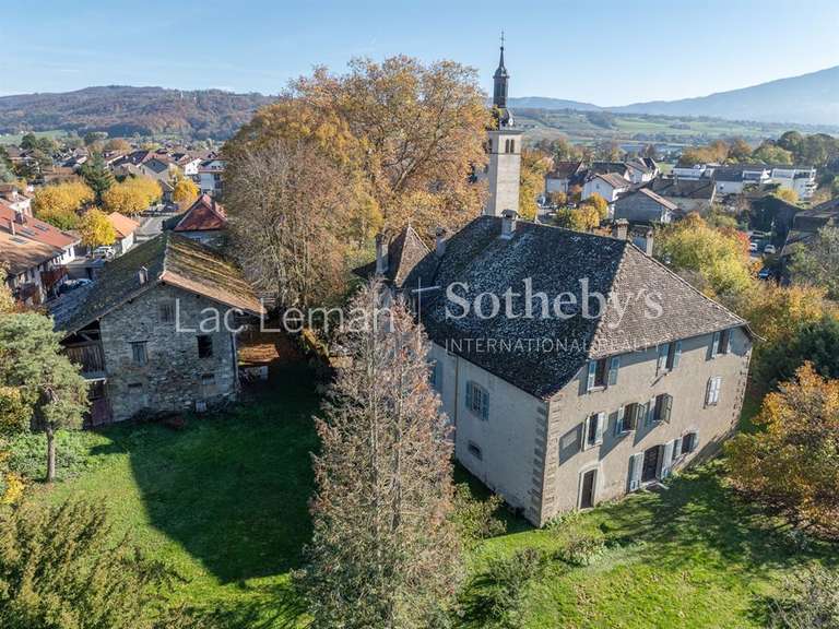 Maison Douvaine - 1131m²