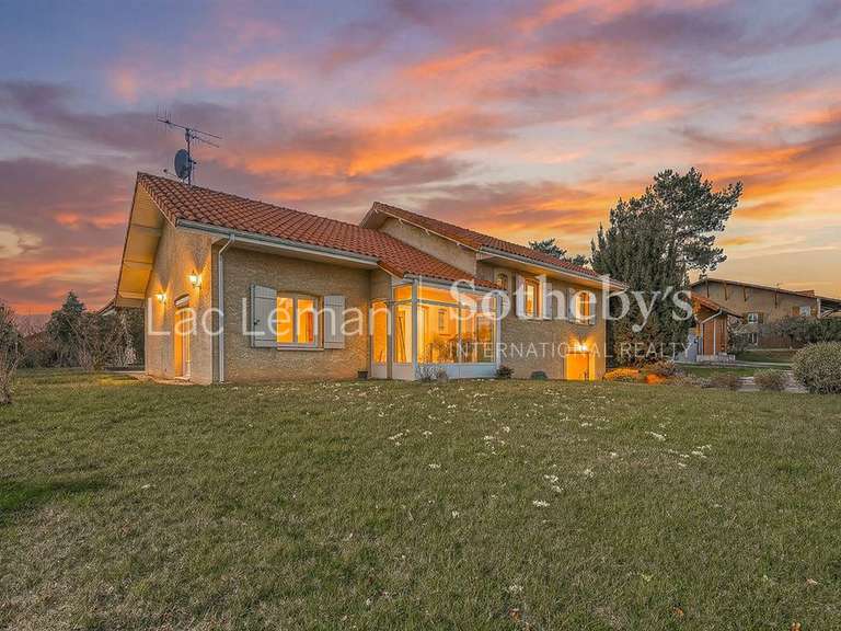 Maison Douvaine - 4 chambres - 145m²