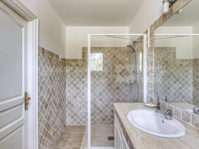 House Draguignan - 3 bedrooms - 252m²