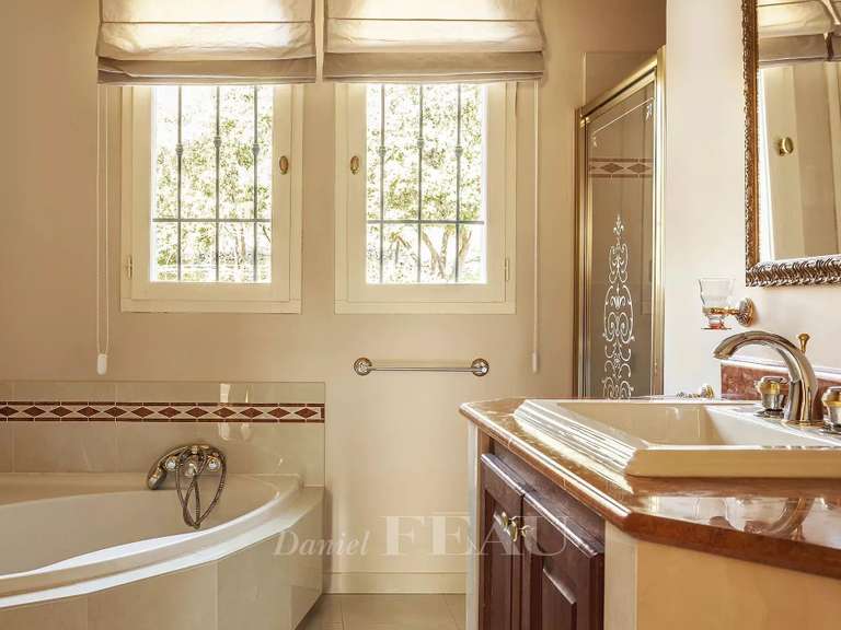 Maison Draguignan - 5 chambres - 350m²