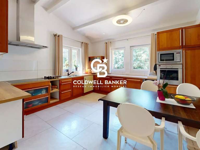 Maison Draguignan - 4 chambres - 202m²