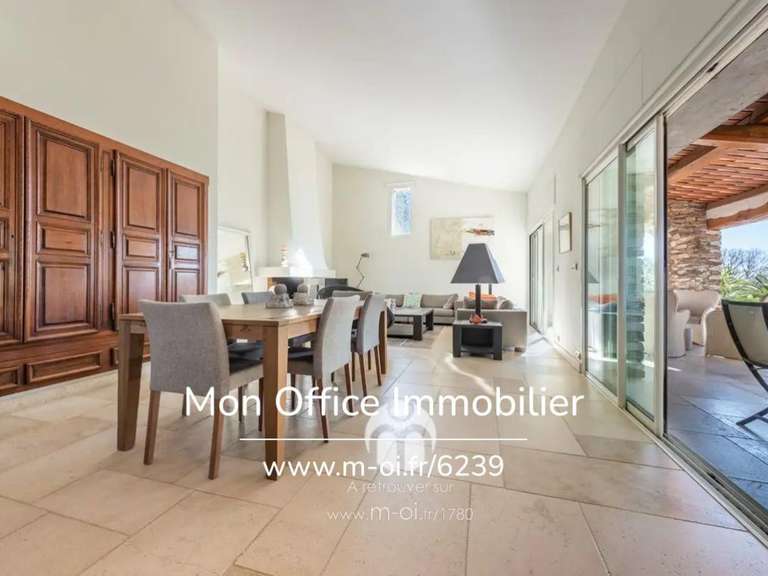 Propriété Draguignan - 4 chambres - 191m²