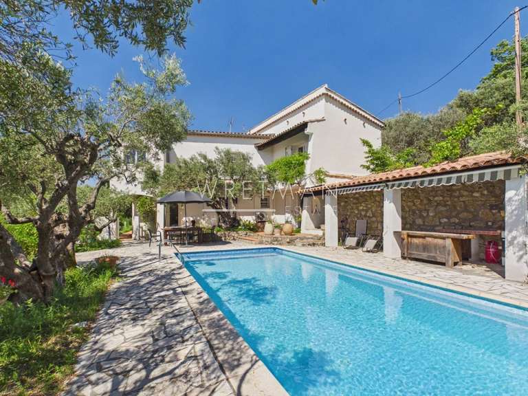 Propriété Draguignan - 6 chambres - 266m²