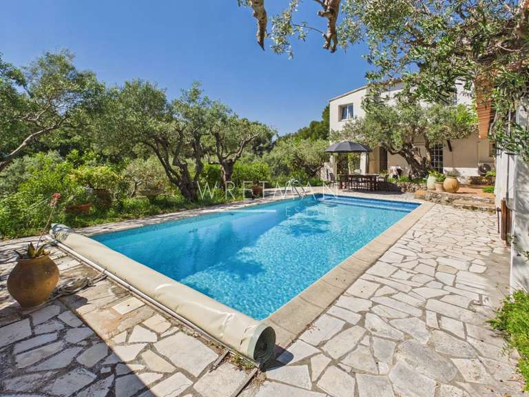 Propriété Draguignan - 6 chambres - 266m²