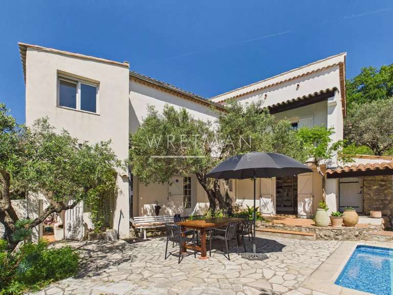Propriété Draguignan - 6 chambres - 266m²