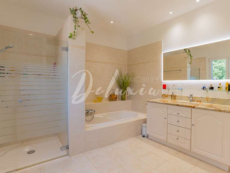 Villa Draguignan - 4 bedrooms - 180m²
