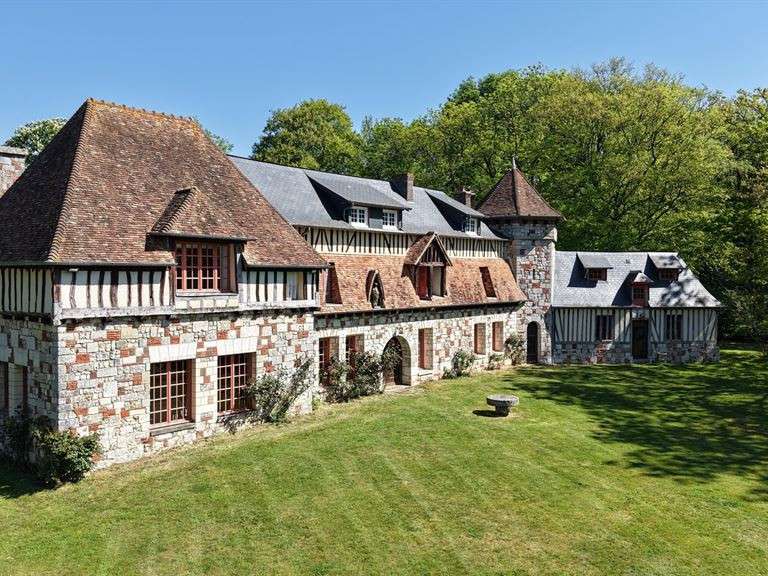 Manor Écaquelon - 6 bedrooms - 410m²