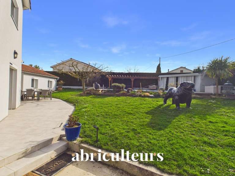 Maison Échalas - 4 chambres - 194m²