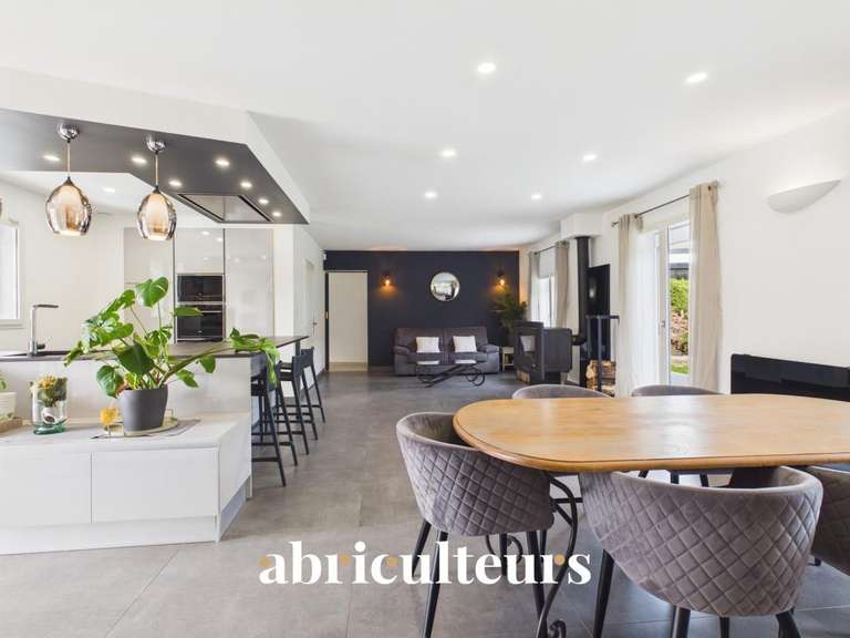 Maison Échalas - 4 chambres - 194m²