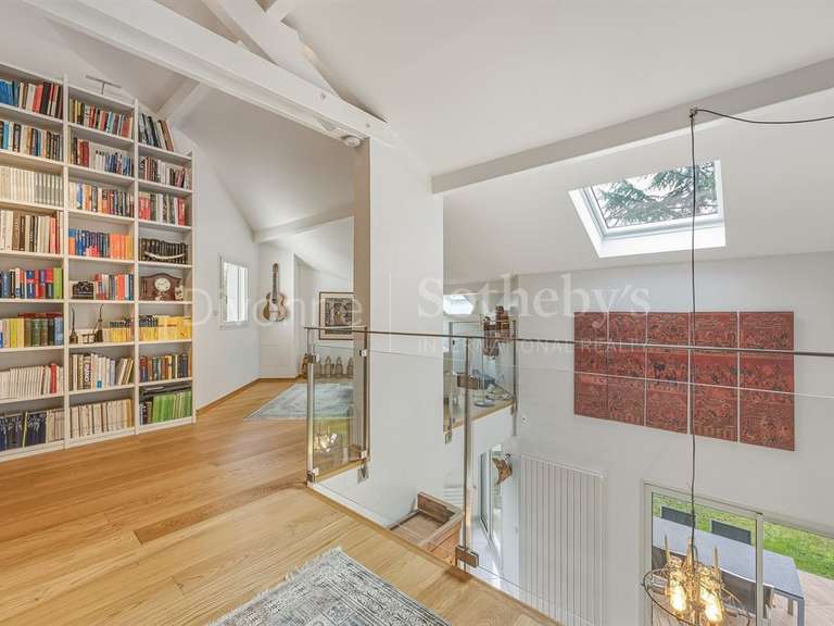 Maison Échenevex - 4 chambres - 244m²