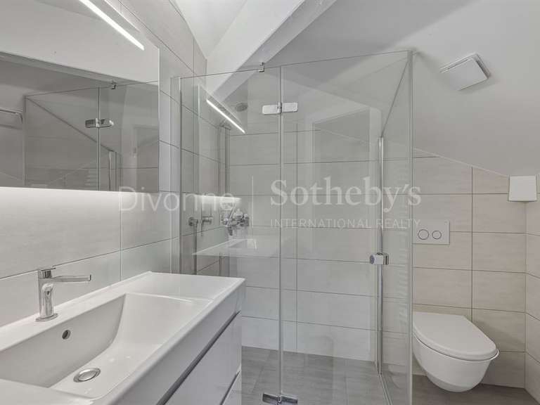 Maison Échenevex - 4 chambres - 244m²