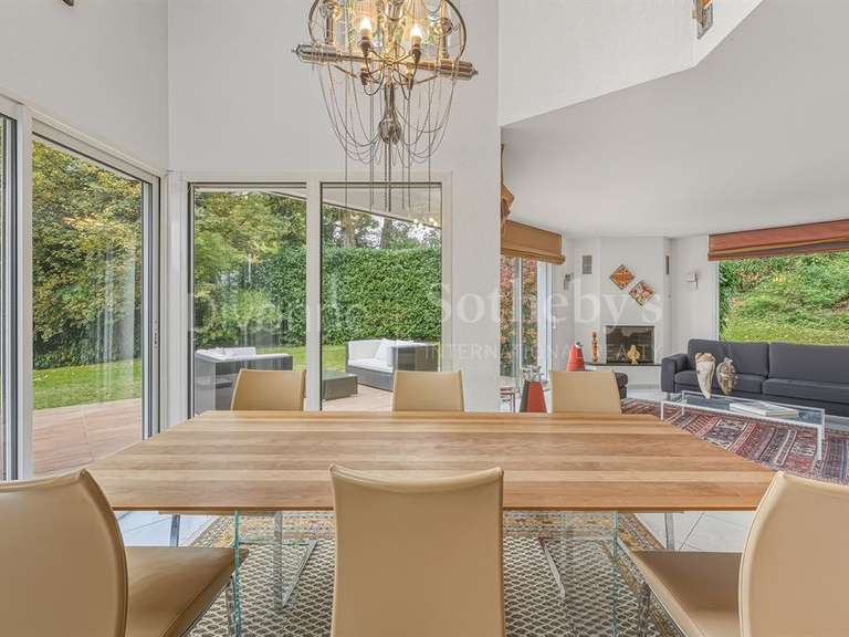 Maison Échenevex - 4 chambres - 244m²