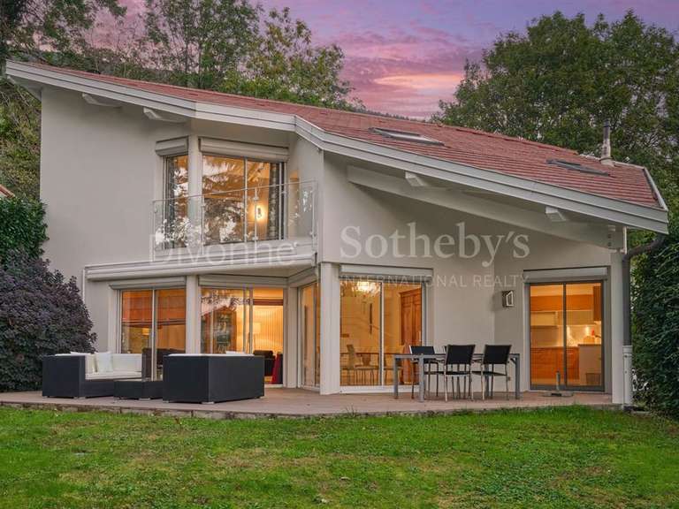 Maison Échenevex - 4 chambres - 244m²