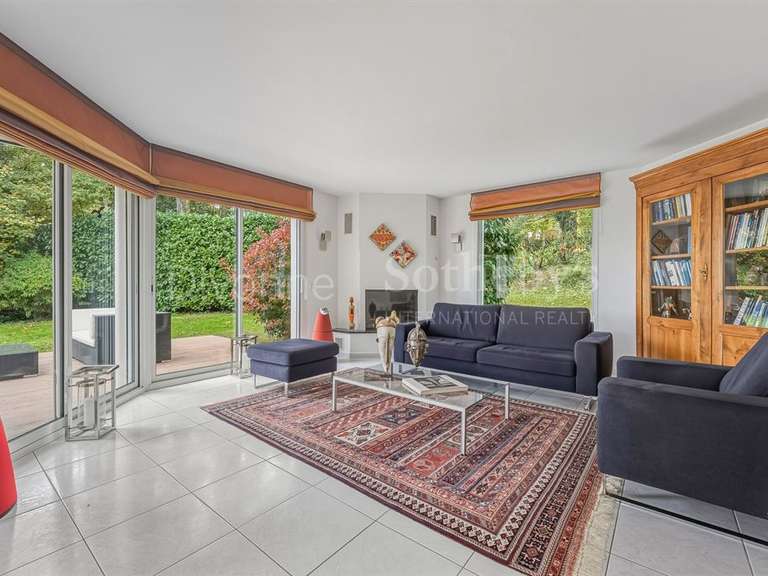 Maison Échenevex - 4 chambres - 244m²