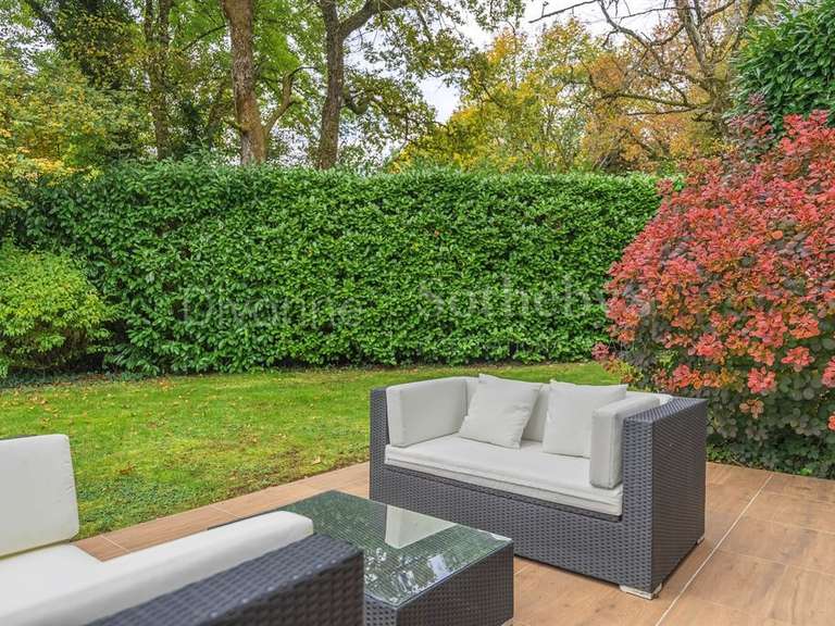 Maison Échenevex - 4 chambres - 244m²