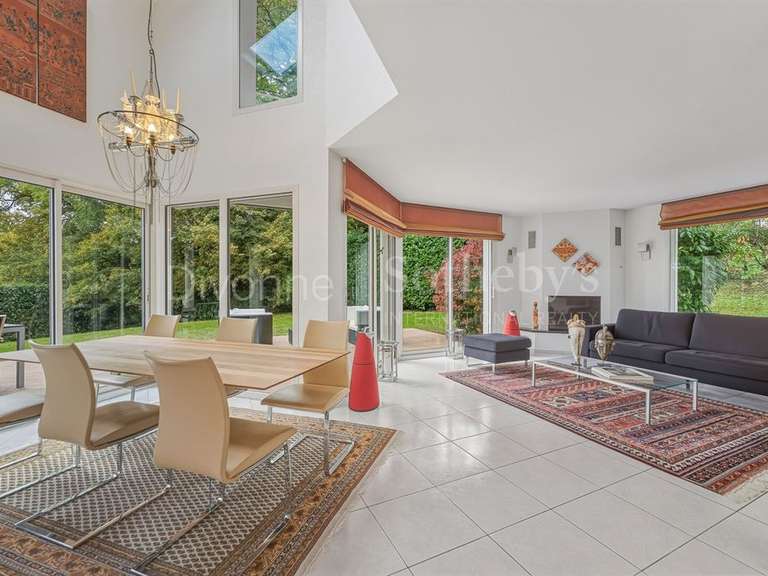 Maison Échenevex - 4 chambres - 244m²