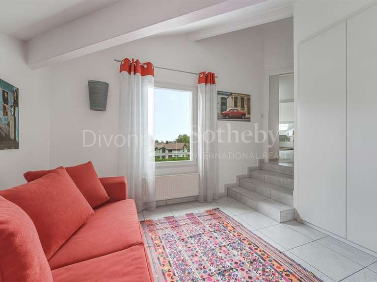 Maison Échenevex - 4 chambres - 244m²